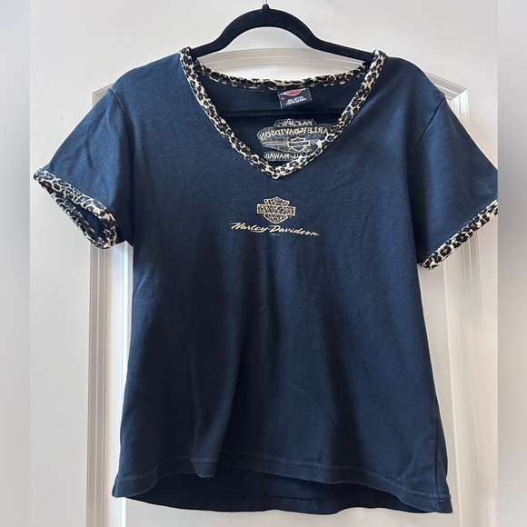 Harley-Davidson Tops - Vintage 2001 Pacific Harley Davidson V neck t shirt with faux leopard fur trim.